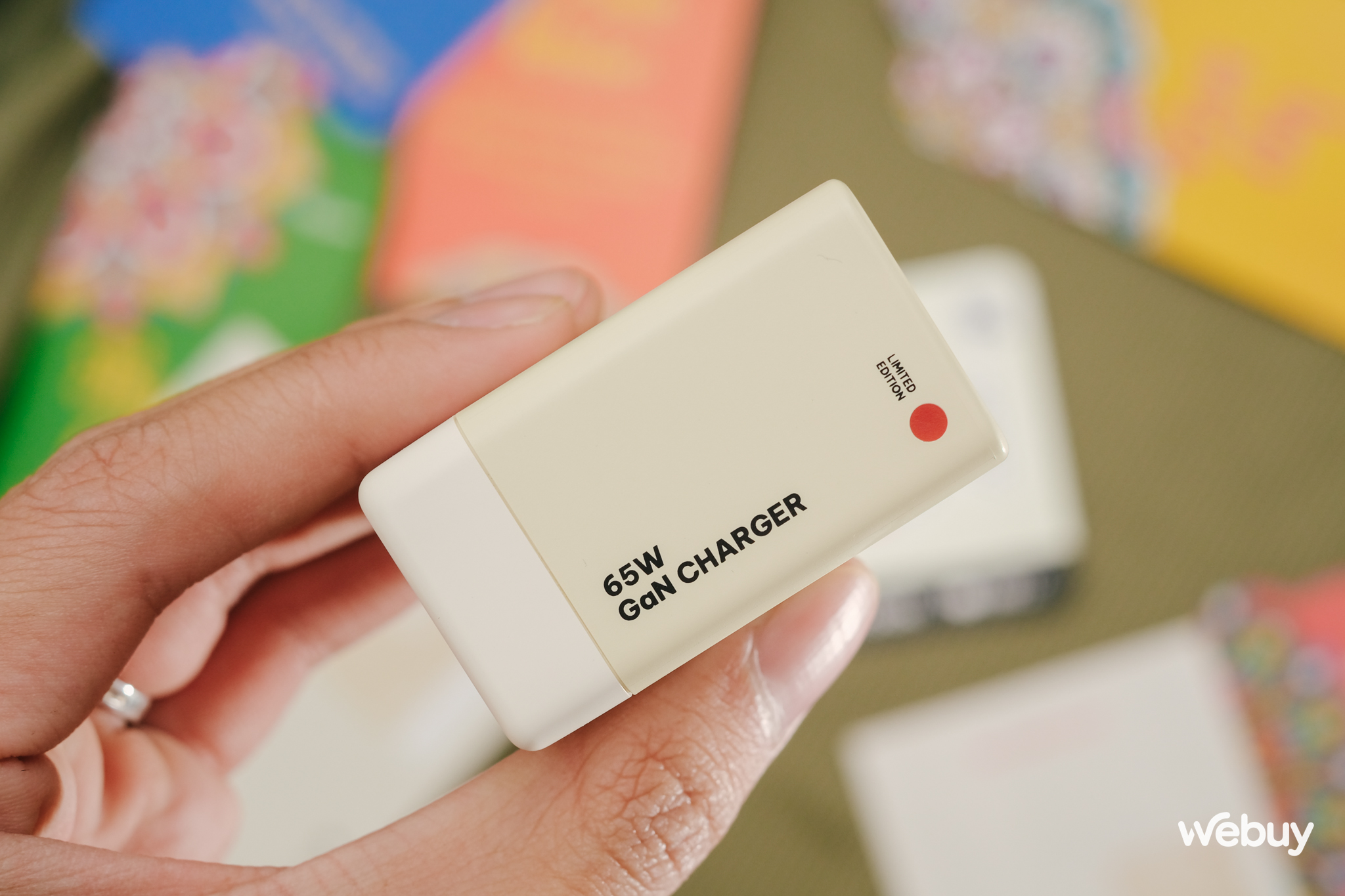 Củ sạc nhanh 65W thiết kế cực đẹp: 3 cổng USB, sạc nhanh cho iPhone, MacBook thoải mái, giá hơn 600.000 đồng- Ảnh 8. Củ sạc nhanh 65W thiết kế cực đẹp: 3 cổng USB, sạc nhanh cho iPhone, MacBook thoải mái, giá hơn 600.000 đồng- Ảnh 8.