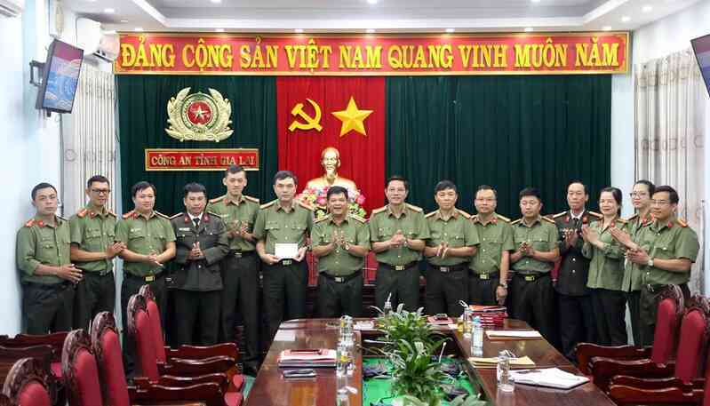 Triệt phá đường dây lừa đảo có “chân rết” tại nhiều quốc gia Châu Á, chiếm đoạt hàng trăm tỷ đồng- Ảnh 2. Triệt phá đường dây lừa đảo có “chân rết” tại nhiều quốc gia Châu Á, chiếm đoạt hàng trăm tỷ đồng- Ảnh 2.