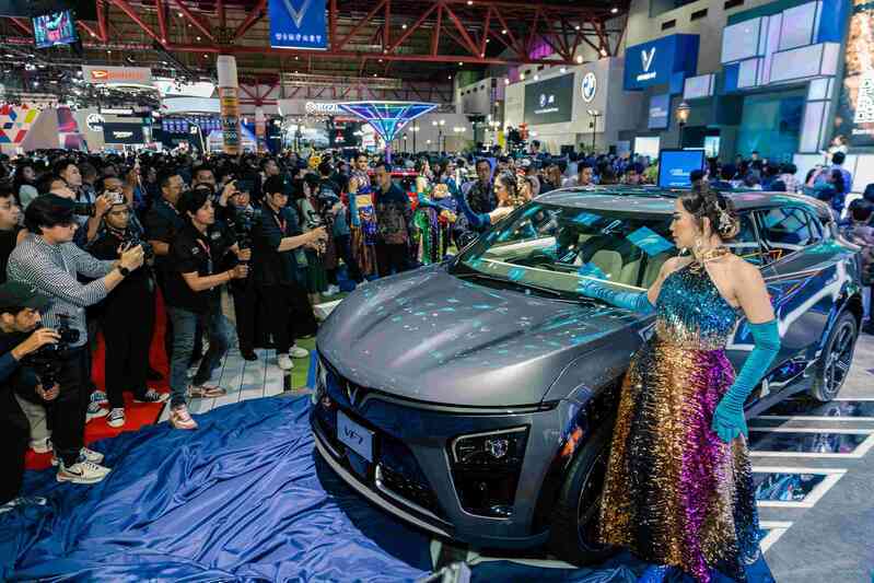 Tổng thống Indonesia trải nghiệm xe VinFast, hãng xe của ông Phạm Nhật Vượng hé lộ kế hoạch lớn tại xứ vạn đảo- Ảnh 3. Tổng thống Indonesia trải nghiệm xe VinFast, hãng xe của ông Phạm Nhật Vượng hé lộ kế hoạch lớn tại xứ vạn đảo- Ảnh 3.