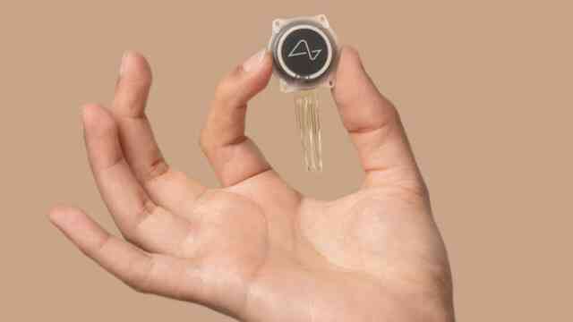 Người đầu tiên được cấy chip não Neuralink đã hồi phục, còn được bổ sung thêm Người đầu tiên được cấy chip não Neuralink đã hồi phục, còn được bổ sung thêm