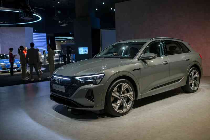 Audi Q8 e-tron lên lịch về Việt Nam giữa năm nay: Giá dự kiến 3,8 tỷ, chạy gần 600km/sạc, tương thích hơn 100 trạm sạc
