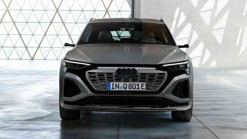 Audi Q8 e-tron lên lịch về Việt Nam giữa năm nay: Giá dự kiến 3,8 tỷ, chạy gần 600km/sạc, tương thích hơn 100 trạm sạc- Ảnh 2. Audi Q8 e-tron lên lịch về Việt Nam giữa năm nay: Giá dự kiến 3,8 tỷ, chạy gần 600km/sạc, tương thích hơn 100 trạm sạc- Ảnh 2.