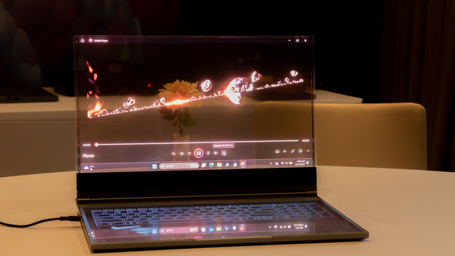 Cận cảnh laptop trang bị màn hình trong suốt của Lenovo: Công nghệ trong phim khoa học viễn tưởng, hay chỉ là sản phẩm được làm ra 'để cho vui'?