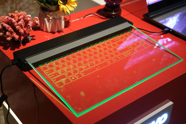 Cận cảnh laptop trang bị màn hình trong suốt của Lenovo: Công nghệ trong phim khoa học viễn tưởng, hay chỉ là sản phẩm được làm ra 'để cho vui'?- Ảnh 6. Cận cảnh laptop trang bị màn hình trong suốt của Lenovo: Công nghệ trong phim khoa học viễn tưởng, hay chỉ là sản phẩm được làm ra 'để cho vui'?- Ảnh 6.