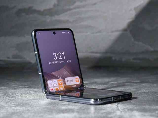 Huawei Pocket 2: Điện thoại gập thiết kế đẹp, 4 camera đầu tiên nhưng không phải đối thủ của Samsung- Ảnh 12. Huawei Pocket 2: Điện thoại gập thiết kế đẹp, 4 camera đầu tiên nhưng không phải đối thủ của Samsung- Ảnh 12.