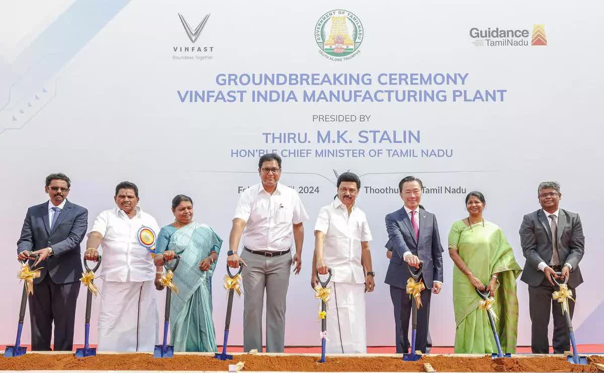 VinFast năm 2023 bán 35.000 ô tô điện, 72.500 xe máy điện, doanh thu tăng hay giảm?- Ảnh 4. VinFast năm 2023 bán 35.000 ô tô điện, 72.500 xe máy điện, doanh thu tăng hay giảm?- Ảnh 4.