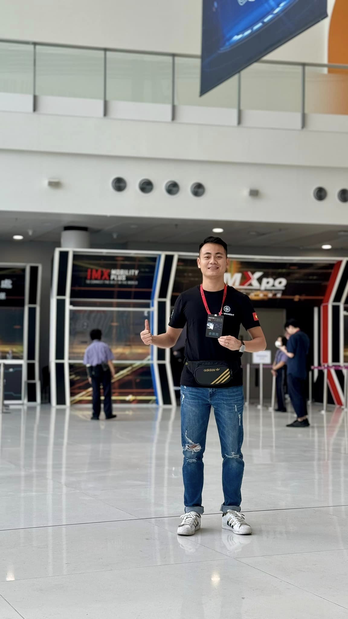 Ông bố Bắc Ninh mang xe gỗ đi triển lãm quốc tế: 'Lo lắng vì lần đầu tham dự, khán giả thán phục với tay nghề của người thợ Việt Nam'- Ảnh 13. Ông bố Bắc Ninh mang xe gỗ đi triển lãm quốc tế: 'Lo lắng vì lần đầu tham dự, khán giả thán phục với tay nghề của người thợ Việt Nam'- Ảnh 13.