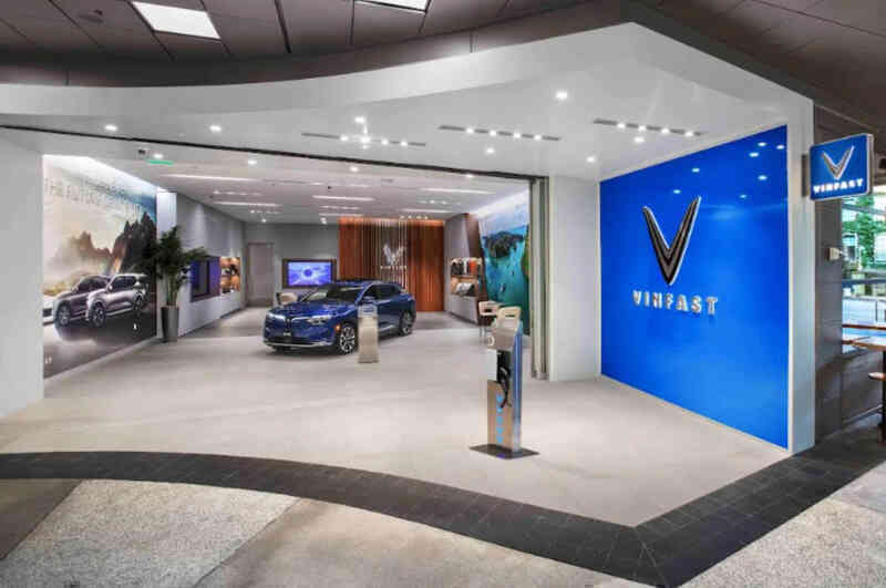 VinFast chơi lớn ở Trung Đông: Sắp bán loạt xe tại quốc gia 'chơi' siêu xe top thế giới, tính mở 13 cửa hàng, xưởng dịch vụ