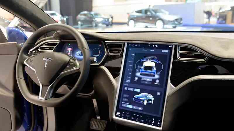 Tin được không, Tesla vừa phải triệu hồi 2,2 triệu ô tô điện vì vấn đề tưởng "bé như con kiến"?