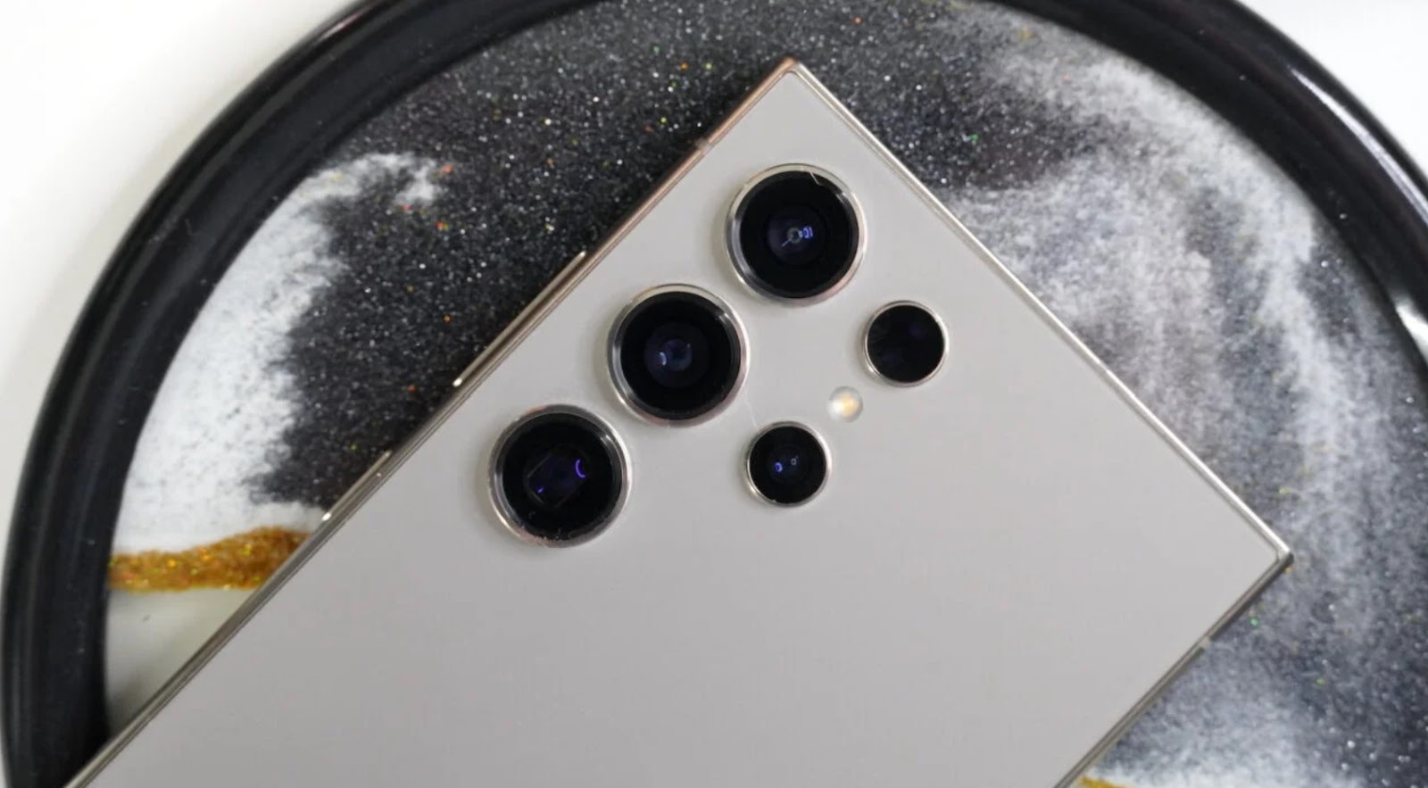 Cập nhật hệ điều hành 7 năm nghĩa là đã đến lúc các hãng smartphone nên mang tính năng bị bỏ rơi này trở lại- Ảnh 2. Cập nhật hệ điều hành 7 năm nghĩa là đã đến lúc các hãng smartphone nên mang tính năng bị bỏ rơi này trở lại- Ảnh 2.