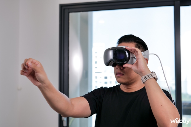 Mở hộp kính Apple Vision Pro vừa về Việt Nam với giá gần 170 triệu đồng: Đeo trên mặt thiết bị đắt gấp 2 lần xe Honda SH sẽ như thế nào?- Ảnh 20. Mở hộp kính Apple Vision Pro vừa về Việt Nam với giá gần 170 triệu đồng: Đeo trên mặt thiết bị đắt gấp 2 lần xe Honda SH sẽ như thế nào?- Ảnh 20.