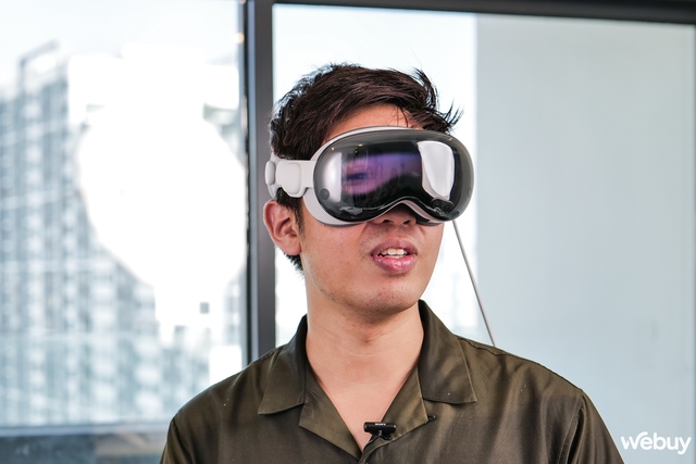 Mở hộp kính Apple Vision Pro vừa về Việt Nam với giá gần 170 triệu đồng: Đeo trên mặt thiết bị đắt gấp 2 lần xe Honda SH sẽ như thế nào?- Ảnh 23. Mở hộp kính Apple Vision Pro vừa về Việt Nam với giá gần 170 triệu đồng: Đeo trên mặt thiết bị đắt gấp 2 lần xe Honda SH sẽ như thế nào?- Ảnh 23.