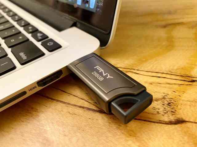 Lộ diện 'chiêu trò' tái chế linh kiện đã bị thải loại để sản xuất ổ USB và thẻ nhớ