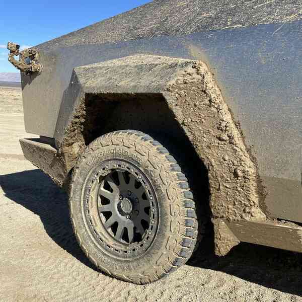 Mang thử Cybertruck đi off-road, ai ngờ gãy luôn cả bánh xe!- Ảnh 5. Mang thử Cybertruck đi off-road, ai ngờ gãy luôn cả bánh xe!- Ảnh 5.