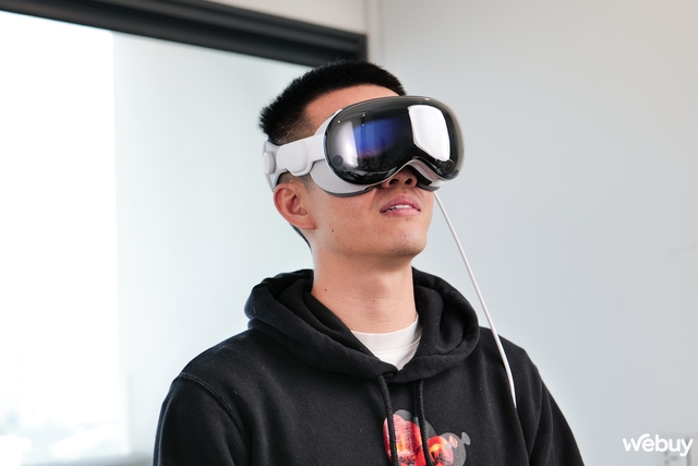 Trải nghiệm Apple Vision Pro: Những sự "wow" lạ kỳ...