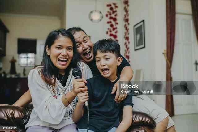 Tết hát karaoke quá 1 tiếng/ngày có thể khiến cả nhà bị tòe lông ốc tai, hiện chưa có thuốc chữa- Ảnh 10. Tết hát karaoke quá 1 tiếng/ngày có thể khiến cả nhà bị tòe lông ốc tai, hiện chưa có thuốc chữa- Ảnh 10.