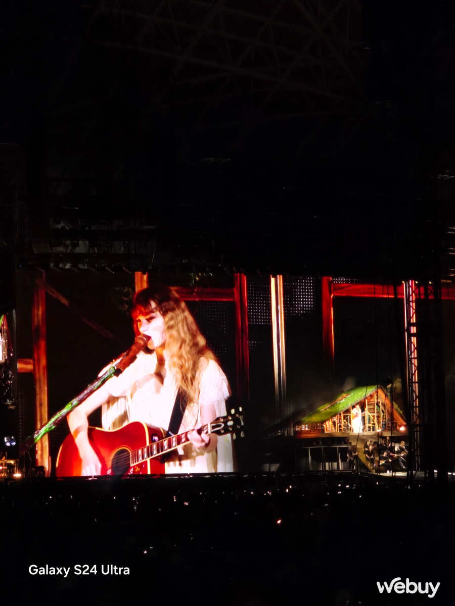 Không săn được vé VIP nhưng chiếc điện thoại fancam “quốc dân” vẫn giúp tôi đến gần Taylor Swift hơn bao giờ hết- Ảnh 2. Không săn được vé VIP nhưng chiếc điện thoại fancam “quốc dân” vẫn giúp tôi đến gần Taylor Swift hơn bao giờ hết- Ảnh 2.