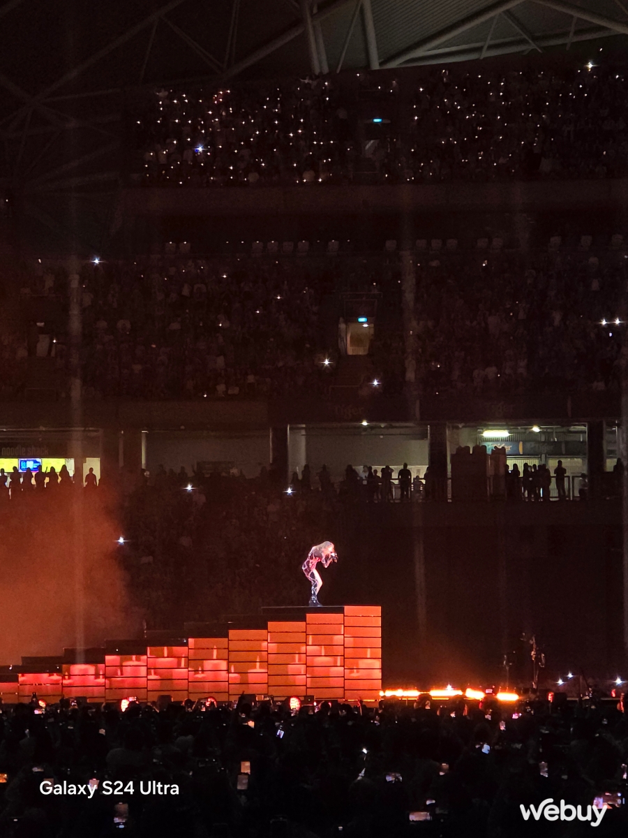 Không săn được vé VIP nhưng chiếc điện thoại fancam “quốc dân” vẫn giúp tôi đến gần Taylor Swift hơn bao giờ hết- Ảnh 4. Không săn được vé VIP nhưng chiếc điện thoại fancam “quốc dân” vẫn giúp tôi đến gần Taylor Swift hơn bao giờ hết- Ảnh 4.