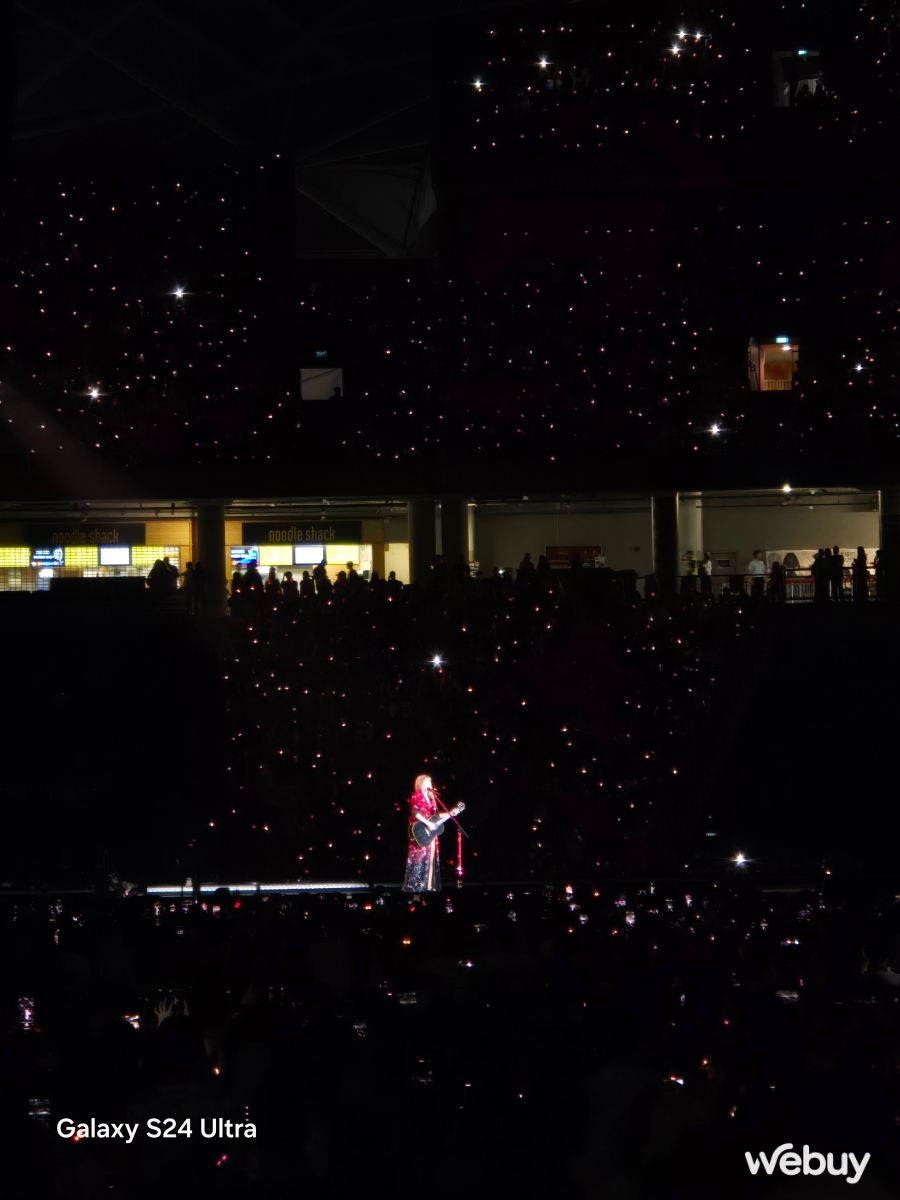 Không săn được vé VIP nhưng chiếc điện thoại fancam “quốc dân” vẫn giúp tôi đến gần Taylor Swift hơn bao giờ hết- Ảnh 5. Không săn được vé VIP nhưng chiếc điện thoại fancam “quốc dân” vẫn giúp tôi đến gần Taylor Swift hơn bao giờ hết- Ảnh 5.