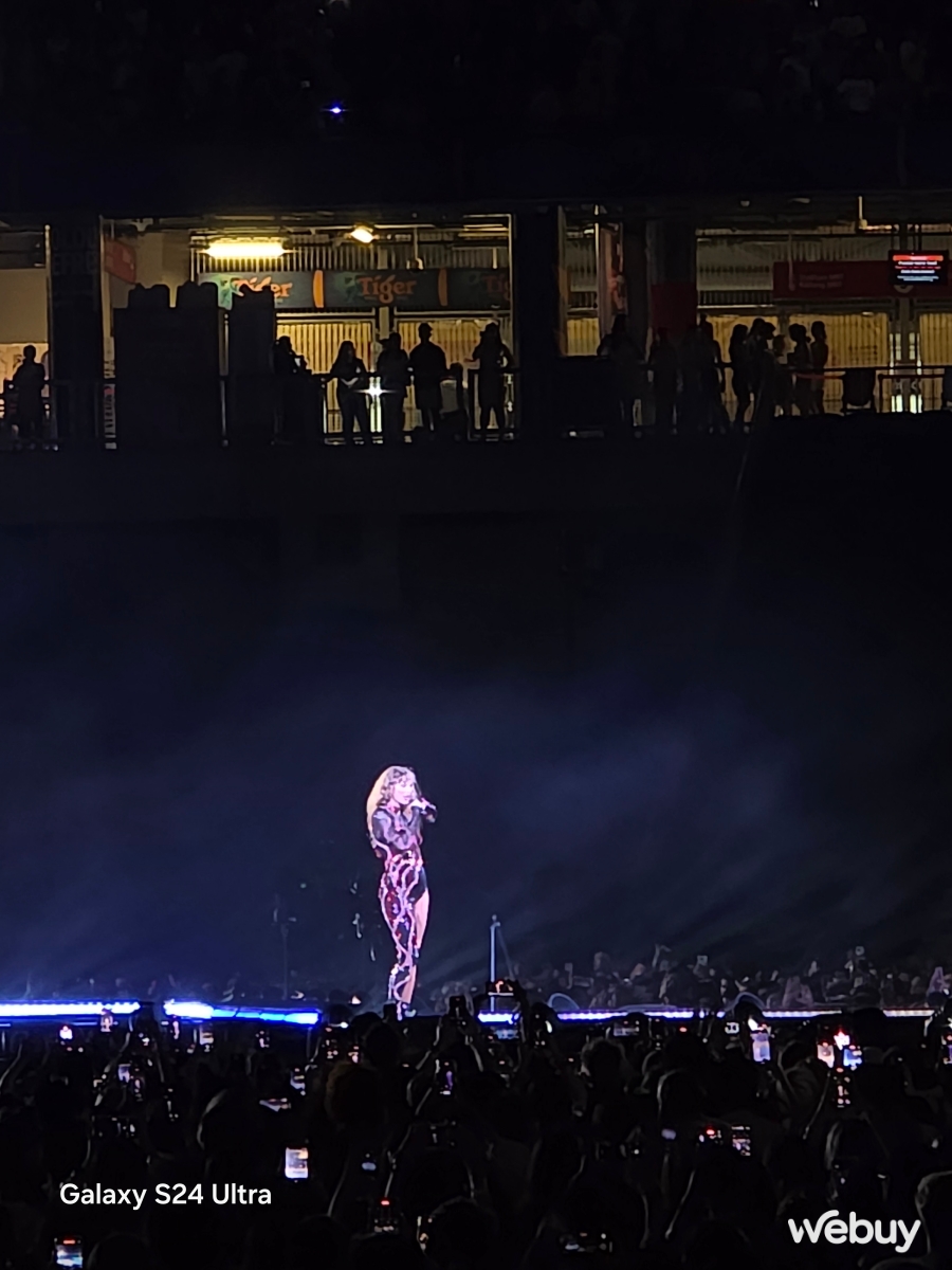 Không săn được vé VIP nhưng chiếc điện thoại fancam “quốc dân” vẫn giúp tôi đến gần Taylor Swift hơn bao giờ hết- Ảnh 7. Không săn được vé VIP nhưng chiếc điện thoại fancam “quốc dân” vẫn giúp tôi đến gần Taylor Swift hơn bao giờ hết- Ảnh 7.