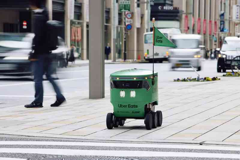 Ngày tàn của nghề giao đồ ăn: 'Shipper robot' xuất hiện tại Nhật Bản, có thể làm việc không ngừng nghỉ cả ngày, bất kể mưa nắng, thùng đồ chứa được 20kg