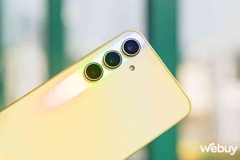 Cận cảnh Galaxy A35 5G và Galaxy A55 5G: Lựa chọn “an toàn” cho người dùng trẻ, giá từ 8.29 triệu đồng- Ảnh 17. Cận cảnh Galaxy A35 5G và Galaxy A55 5G: Lựa chọn “an toàn” cho người dùng trẻ, giá từ 8.29 triệu đồng- Ảnh 17.