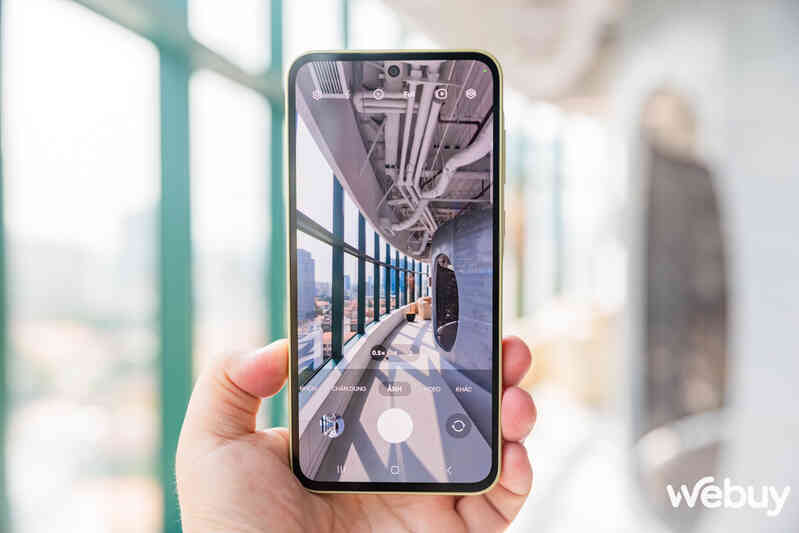 Cận cảnh Galaxy A35 5G và Galaxy A55 5G: Lựa chọn “an toàn” cho người dùng trẻ, giá từ 8.29 triệu đồng- Ảnh 18. Cận cảnh Galaxy A35 5G và Galaxy A55 5G: Lựa chọn “an toàn” cho người dùng trẻ, giá từ 8.29 triệu đồng- Ảnh 18.