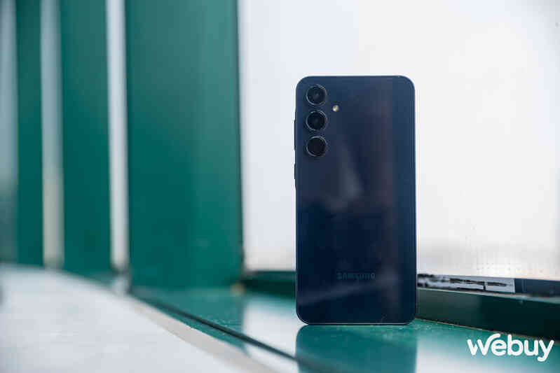 Cận cảnh Galaxy A35 5G và Galaxy A55 5G: Lựa chọn “an toàn” cho người dùng trẻ, giá từ 8.29 triệu đồng- Ảnh 30. Cận cảnh Galaxy A35 5G và Galaxy A55 5G: Lựa chọn “an toàn” cho người dùng trẻ, giá từ 8.29 triệu đồng- Ảnh 30.