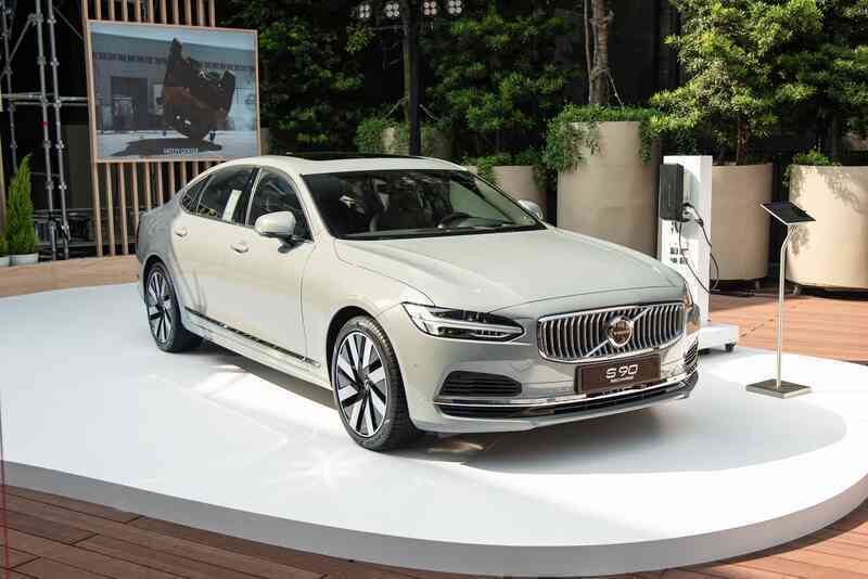 Chi tiết Volvo S90 Recharge vừa ra mắt: Giá 2,89 tỷ đồng, sedan hạng sang cỡ trung rộng và mạnh nhất Việt Nam- Ảnh 2. Chi tiết Volvo S90 Recharge vừa ra mắt: Giá 2,89 tỷ đồng, sedan hạng sang cỡ trung rộng và mạnh nhất Việt Nam- Ảnh 2.
