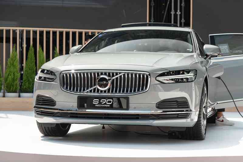 Chi tiết Volvo S90 Recharge vừa ra mắt: Giá 2,89 tỷ đồng, sedan hạng sang cỡ trung rộng và mạnh nhất Việt Nam- Ảnh 3. Chi tiết Volvo S90 Recharge vừa ra mắt: Giá 2,89 tỷ đồng, sedan hạng sang cỡ trung rộng và mạnh nhất Việt Nam- Ảnh 3.