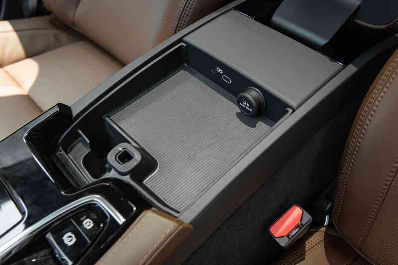 Chi tiết Volvo S90 Recharge vừa ra mắt: Giá 2,89 tỷ đồng, sedan hạng sang cỡ trung rộng và mạnh nhất Việt Nam- Ảnh 8. Chi tiết Volvo S90 Recharge vừa ra mắt: Giá 2,89 tỷ đồng, sedan hạng sang cỡ trung rộng và mạnh nhất Việt Nam- Ảnh 8.