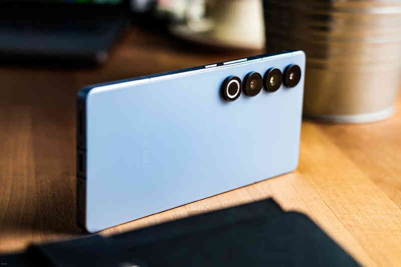 Chiếc máy này trông giống điện thoại Sony hơn cả điện thoại Sony- Ảnh 4. Chiếc máy này trông giống điện thoại Sony hơn cả điện thoại Sony- Ảnh 4.
