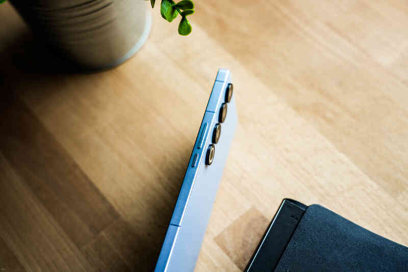Chiếc máy này trông giống điện thoại Sony hơn cả điện thoại Sony- Ảnh 5. Chiếc máy này trông giống điện thoại Sony hơn cả điện thoại Sony- Ảnh 5.