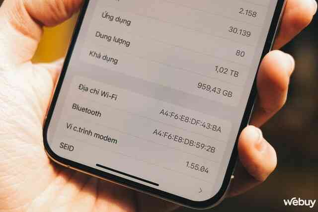 iPhone 15 Pro Max "max option" tràn về Việt Nam: Giá rẻ giật mình, nhưng cần lưu tâm những điều sau- Ảnh 2. iPhone 15 Pro Max "max option" tràn về Việt Nam: Giá rẻ giật mình, nhưng cần lưu tâm những điều sau- Ảnh 2.