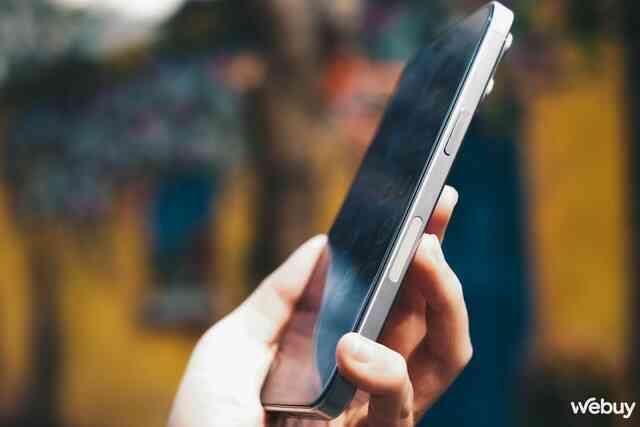 iPhone 15 Pro Max "max option" tràn về Việt Nam: Giá rẻ giật mình, nhưng cần lưu tâm những điều sau- Ảnh 7. iPhone 15 Pro Max "max option" tràn về Việt Nam: Giá rẻ giật mình, nhưng cần lưu tâm những điều sau- Ảnh 7.