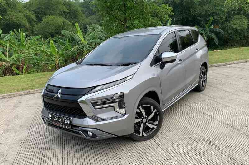Chủ xe Mitsubishi Xpander lao thẳng vào showroom đâm hỏng Porsche 911, CĐM vẫn cho là may sau khi nhìn chiếc siêu xe bên cạnh