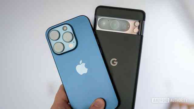 Thật bất ngờ: Có sẵn AI "nhà trồng" nhưng Apple vẫn đang đàm phán với Google để đưa AI Gemini lên iPhone- Ảnh 2. Thật bất ngờ: Có sẵn AI "nhà trồng" nhưng Apple vẫn đang đàm phán với Google để đưa AI Gemini lên iPhone- Ảnh 2.