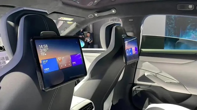 Cận cảnh khoang nội thất của Xiaomi SU7 bản thương mại: Màn hình hàng ghế sau, tủ lạnh mini, massage chẳng kém gì Maybach, Rolls-Royce- Ảnh 10.
