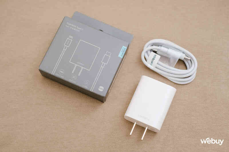 Trên tay củ sạc nhanh iPhone giá siêu rẻ chỉ 90.000 đồng của Xiaomi: Giá chỉ bằng 1/10 đồ Apple mà xịn hơn hẳn- Ảnh 3. Trên tay củ sạc nhanh iPhone giá siêu rẻ chỉ 90.000 đồng của Xiaomi: Giá chỉ bằng 1/10 đồ Apple mà xịn hơn hẳn- Ảnh 3.