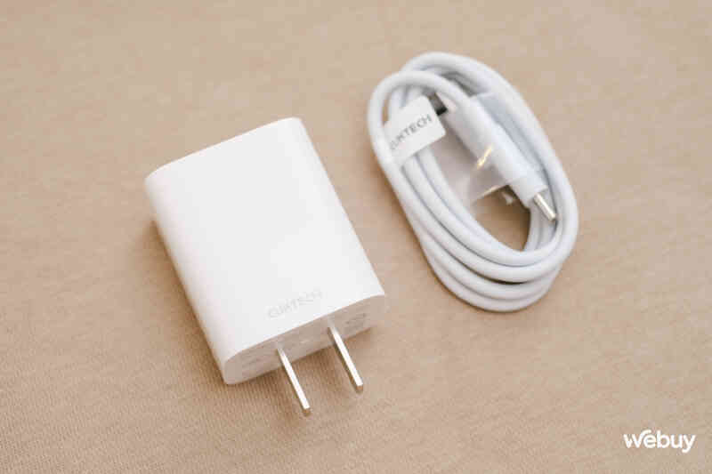Trên tay củ sạc nhanh iPhone giá siêu rẻ chỉ 90.000 đồng của Xiaomi: Giá chỉ bằng 1/10 đồ Apple mà xịn hơn hẳn- Ảnh 4. Trên tay củ sạc nhanh iPhone giá siêu rẻ chỉ 90.000 đồng của Xiaomi: Giá chỉ bằng 1/10 đồ Apple mà xịn hơn hẳn- Ảnh 4.