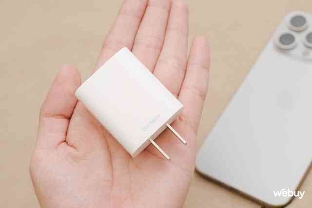 Trên tay củ sạc nhanh iPhone giá siêu rẻ chỉ 90.000 đồng của Xiaomi: Giá chỉ bằng 1/10 đồ Apple mà xịn hơn hẳn- Ảnh 6. Trên tay củ sạc nhanh iPhone giá siêu rẻ chỉ 90.000 đồng của Xiaomi: Giá chỉ bằng 1/10 đồ Apple mà xịn hơn hẳn- Ảnh 6.