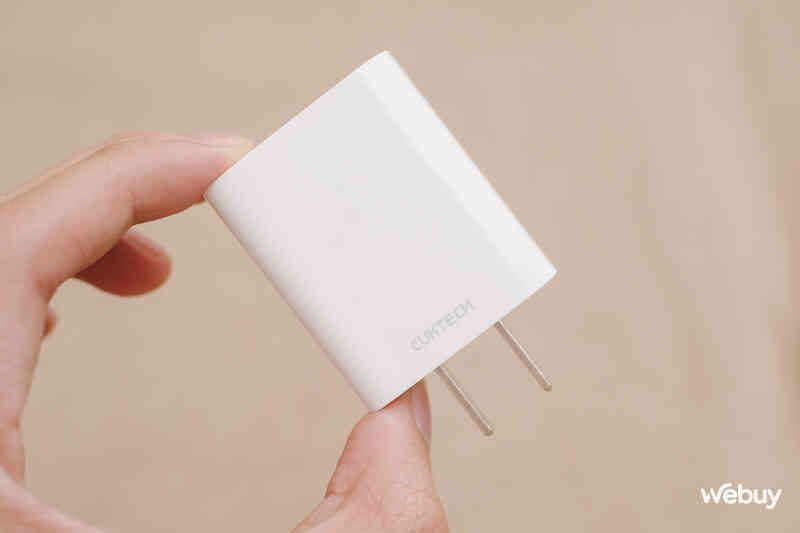 Trên tay củ sạc nhanh iPhone giá siêu rẻ chỉ 90.000 đồng của Xiaomi: Giá chỉ bằng 1/10 đồ Apple mà xịn hơn hẳn- Ảnh 7. Trên tay củ sạc nhanh iPhone giá siêu rẻ chỉ 90.000 đồng của Xiaomi: Giá chỉ bằng 1/10 đồ Apple mà xịn hơn hẳn- Ảnh 7.