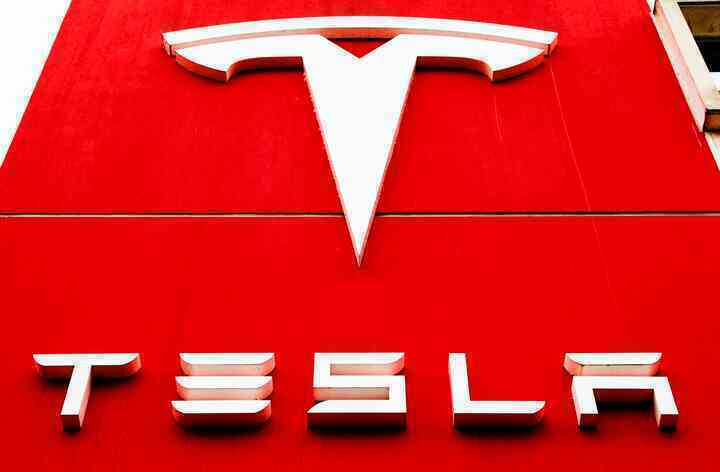 Tesla bị gần 6.000 công nhân da đen kiện