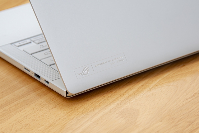 ASUS ROG Zephyrus G 2024 chính thức tại Việt Nam: Cấu hình "chiến binh" trong thân xác "thư sinh", màn hình Nebula xịn đẹp, giá từ 54,99 triệu đồng- Ảnh 4. ASUS ROG Zephyrus G 2024 chính thức tại Việt Nam: Cấu hình "chiến binh" trong thân xác "thư sinh", màn hình Nebula xịn đẹp, giá từ 54,99 triệu đồng- Ảnh 4.