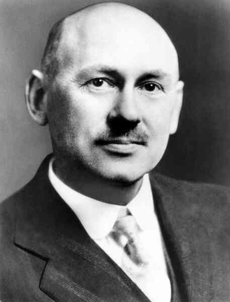 Robert Goddard: Cha đẻ của ngành tên lửa hiện đại, tin rằng mây là chủng tộc người ngoài hành tinh ký sinh đang gây rắc rối cho nhân loại