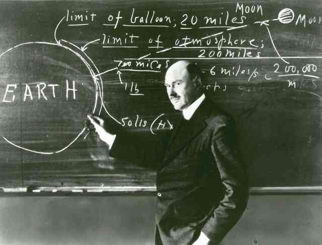 Robert Goddard: Cha đẻ của ngành tên lửa hiện đại, tin rằng mây là chủng tộc người ngoài hành tinh ký sinh đang gây rắc rối cho nhân loại- Ảnh 2. Robert Goddard: Cha đẻ của ngành tên lửa hiện đại, tin rằng mây là chủng tộc người ngoài hành tinh ký sinh đang gây rắc rối cho nhân loại- Ảnh 2.