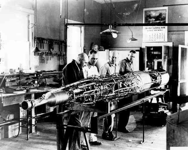 Robert Goddard: Cha đẻ của ngành tên lửa hiện đại, tin rằng mây là chủng tộc người ngoài hành tinh ký sinh đang gây rắc rối cho nhân loại- Ảnh 3. Robert Goddard: Cha đẻ của ngành tên lửa hiện đại, tin rằng mây là chủng tộc người ngoài hành tinh ký sinh đang gây rắc rối cho nhân loại- Ảnh 3.