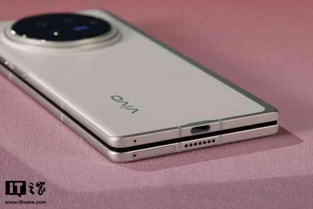 Cận cảnh smartphone màn hình gập mỏng nhẹ nhất thế giới: Nhẹ hơn cả iPhone 15 Pro Max, mỏng chỉ 4.65mm, mà pin vẫn tận 5.500mAh- Ảnh 14. Cận cảnh smartphone màn hình gập mỏng nhẹ nhất thế giới: Nhẹ hơn cả iPhone 15 Pro Max, mỏng chỉ 4.65mm, mà pin vẫn tận 5.500mAh- Ảnh 14.