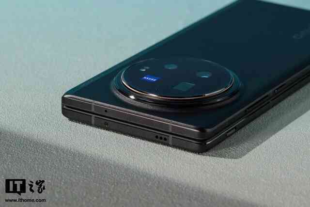 Cận cảnh smartphone màn hình gập mỏng nhẹ nhất thế giới: Nhẹ hơn cả iPhone 15 Pro Max, mỏng chỉ 4.65mm, mà pin vẫn tận 5.500mAh- Ảnh 24. Cận cảnh smartphone màn hình gập mỏng nhẹ nhất thế giới: Nhẹ hơn cả iPhone 15 Pro Max, mỏng chỉ 4.65mm, mà pin vẫn tận 5.500mAh- Ảnh 24.
