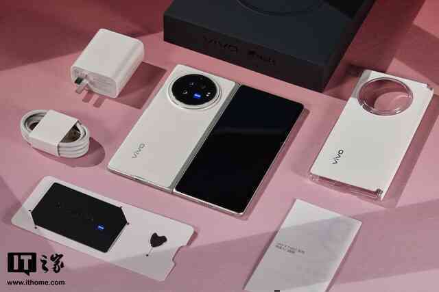 Cận cảnh smartphone màn hình gập mỏng nhẹ nhất thế giới: Nhẹ hơn cả iPhone 15 Pro Max, mỏng chỉ 4.65mm, mà pin vẫn tận 5.500mAh- Ảnh 5. Cận cảnh smartphone màn hình gập mỏng nhẹ nhất thế giới: Nhẹ hơn cả iPhone 15 Pro Max, mỏng chỉ 4.65mm, mà pin vẫn tận 5.500mAh- Ảnh 5.